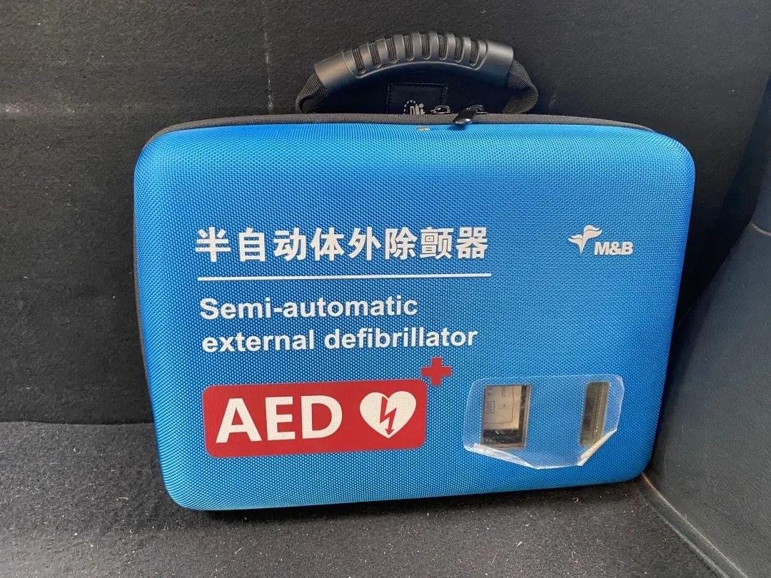深圳打造移动aed5分钟救援圈项目未来一年将在500辆出租车上安装aed