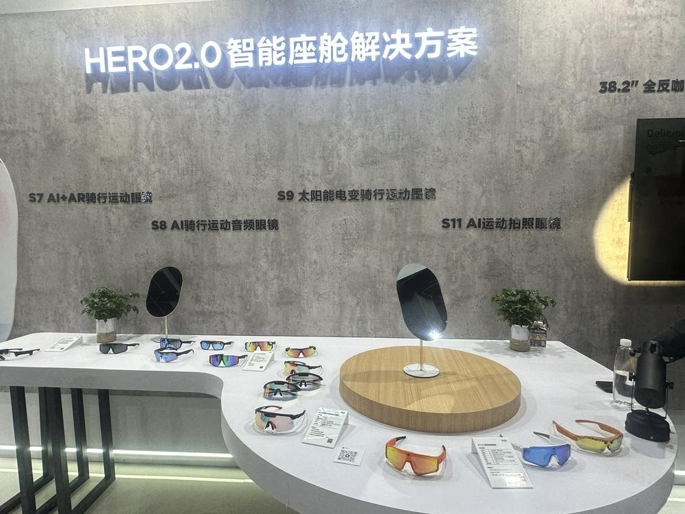 厨房小白秒变大厨 智能眼镜成跨界争夺新入口！背后都有哪些玩家布局？｜直击AWE2026