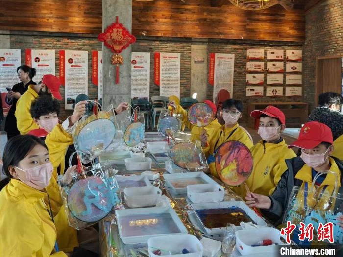 写春联、做团扇澳大利亚华裔青少年在皖体验中华传统文化