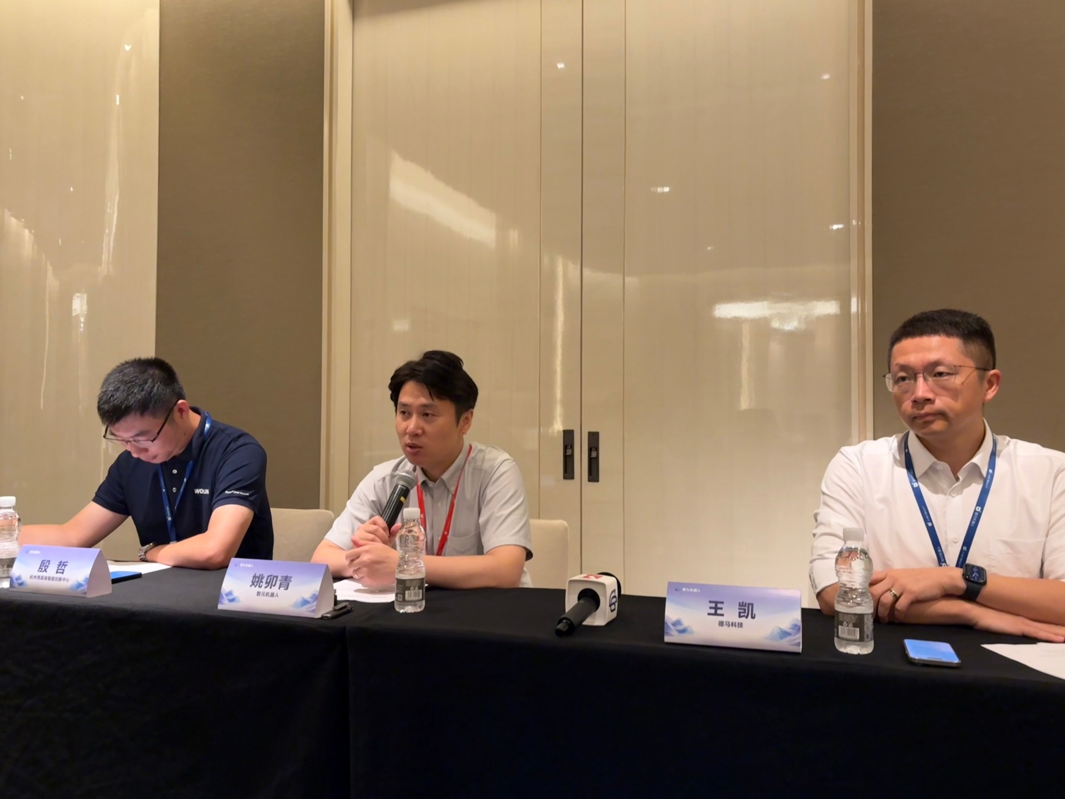 姚卯青正在接受记者采访。图片来源:乔心怡