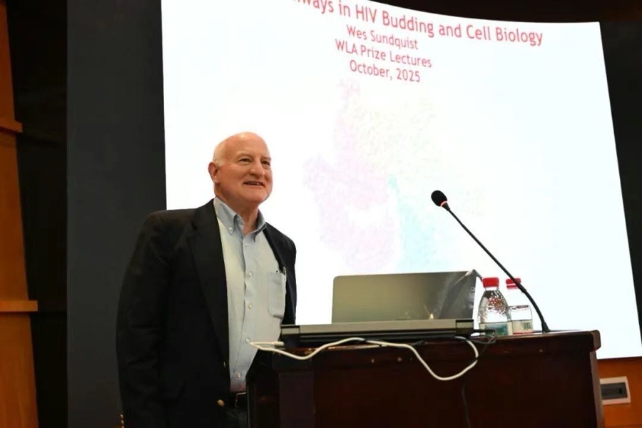 2025世界顶尖科学家协会奖生命科学或医学奖得主、康奈尔大学分子生物学与遗传学系名誉教授斯科特·埃默尔(Scott