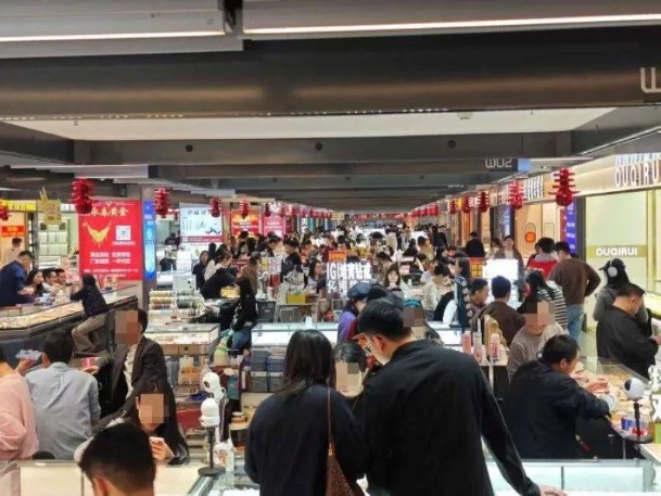 新春走基层｜金价回调下的深圳水贝：黄金卖爆，马年金钞断货，白银却没人要?