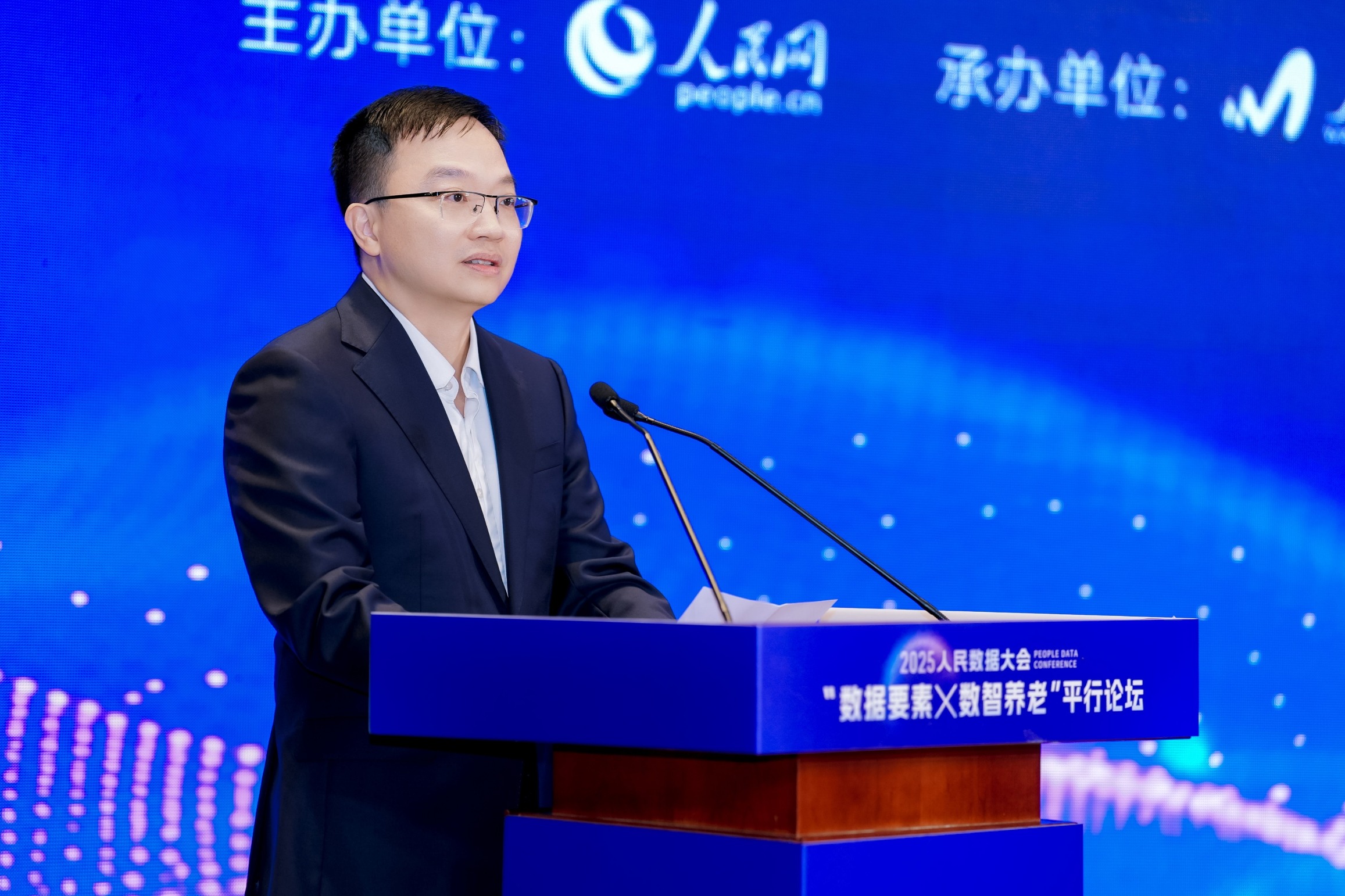 深圳市民政局党组成员、深圳市社会组织管理局局长李文海发言。主办方供图