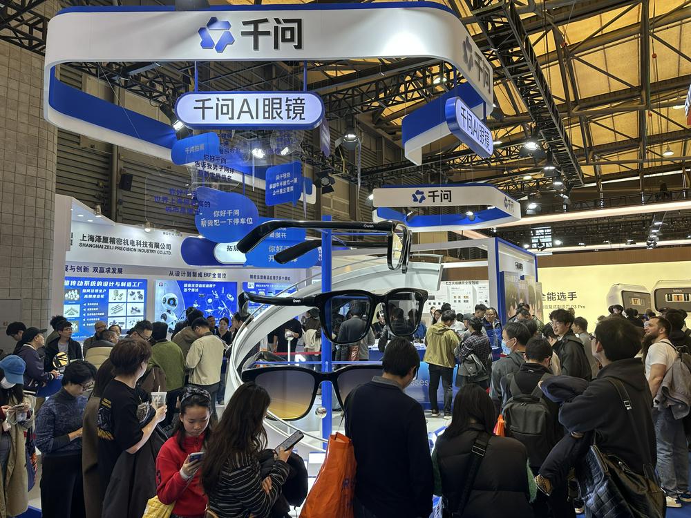 厨房小白秒变大厨 智能眼镜成跨界争夺新入口！背后都有哪些玩家布局？｜直击AWE2026