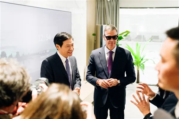 阿联酋阿布扎比王储会见小米雷军