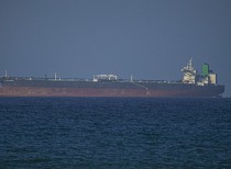 伊朗指定两条航道供船只通行霍尔木兹海峡