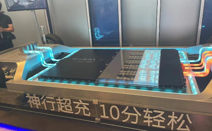 全新电池发布，宁德时代放大招！充电10分钟，续航800里！ 1