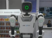 周末刷屏！AI大消息！2025世界人工智能大会火热开幕 各种机器人引爆全场