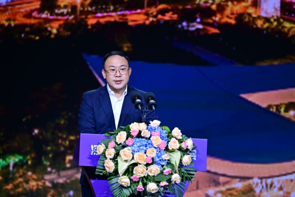 图为福田区委副书记,区长周江涛致辞.