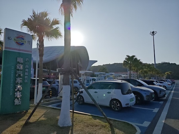 江西庐山西海服务区，摄影：肖逸思