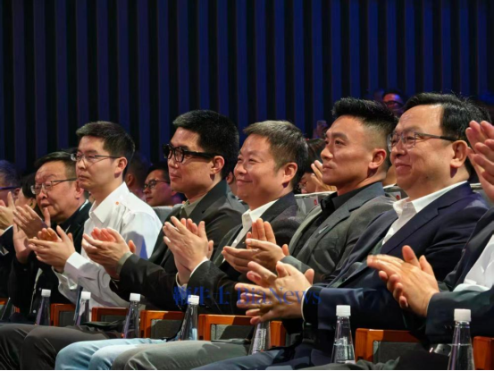 半个车圈到场！小米汽车首次换代！21.99万元起！雷军：打造同档最安全的车