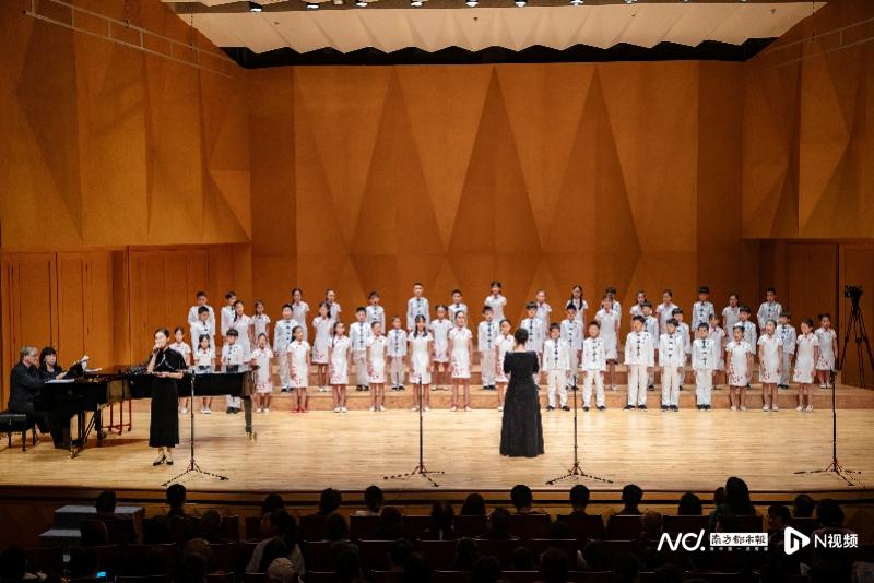 童声演唱何占豪经典作品深圳盐外小合唱团赢得专家赞誉