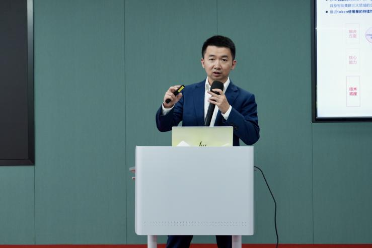 图说：道通科技董事会秘书李律介绍公司情况（高禹 