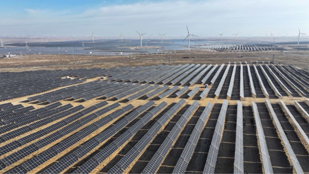 宁夏灵武400万千瓦采煤沉陷区复合光伏基地。受访者供图