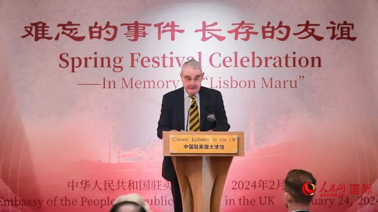 英国退役少校费恩祺致辞。人民网