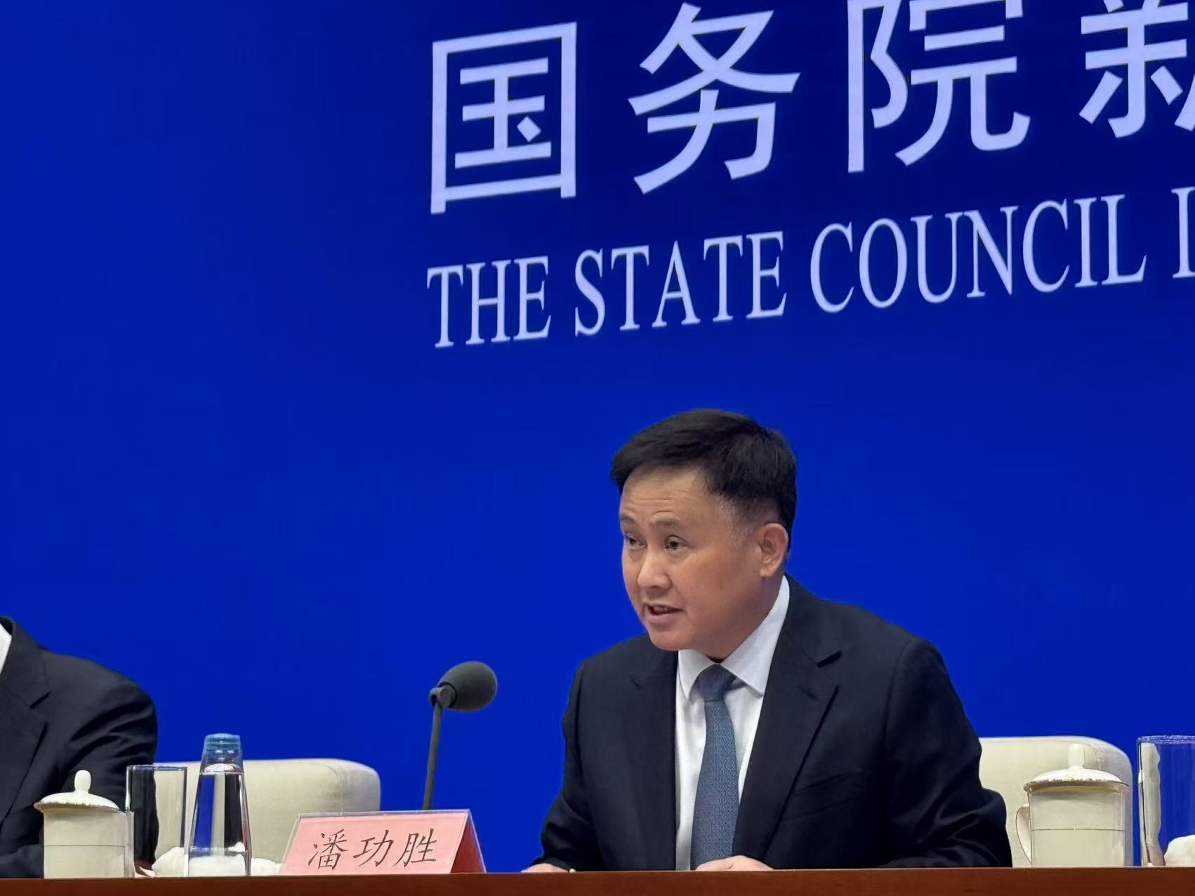 潘功胜01.jpg