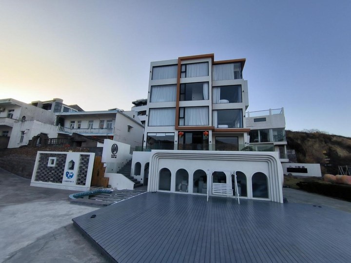 嵊泗岛上民宿一筹莫展之际,中国银行舟山嵊泗支行主动上门,向其介绍了