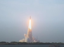 美国实施载人绕月飞行任务