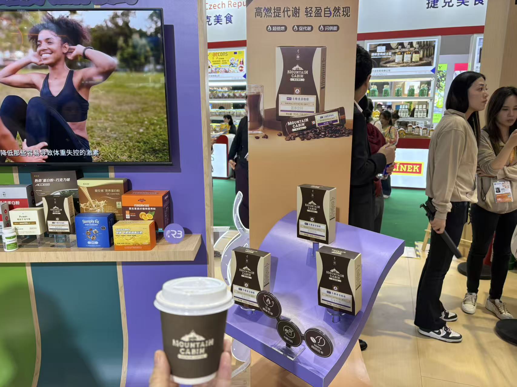 图为:美乐家展台上的MOUNTAIN 7de40bf9dab74ef4a7a5282d984b5174.jpeg