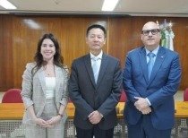 吴清访问法国、巴西金融监管部门并与国际机构投资者代表座谈