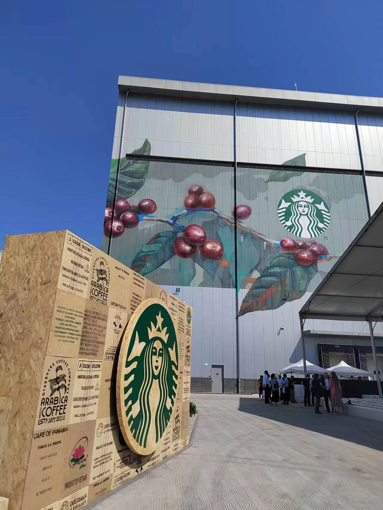 对话星巴克全球CEO纳思瀚：中国咖啡市场仍处早期将加码在华投资