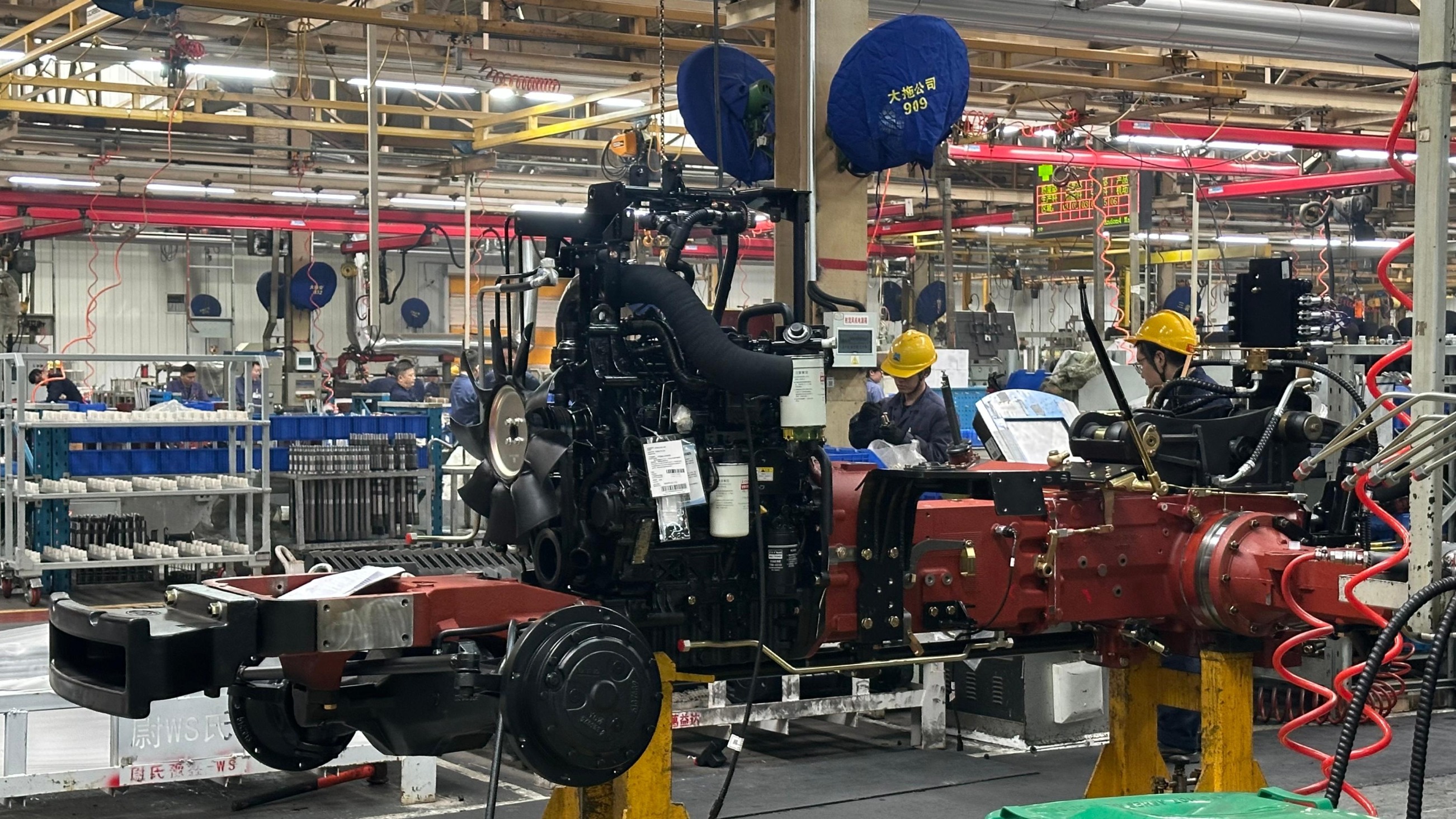 中国一拖农机生产车间。人民网记者 