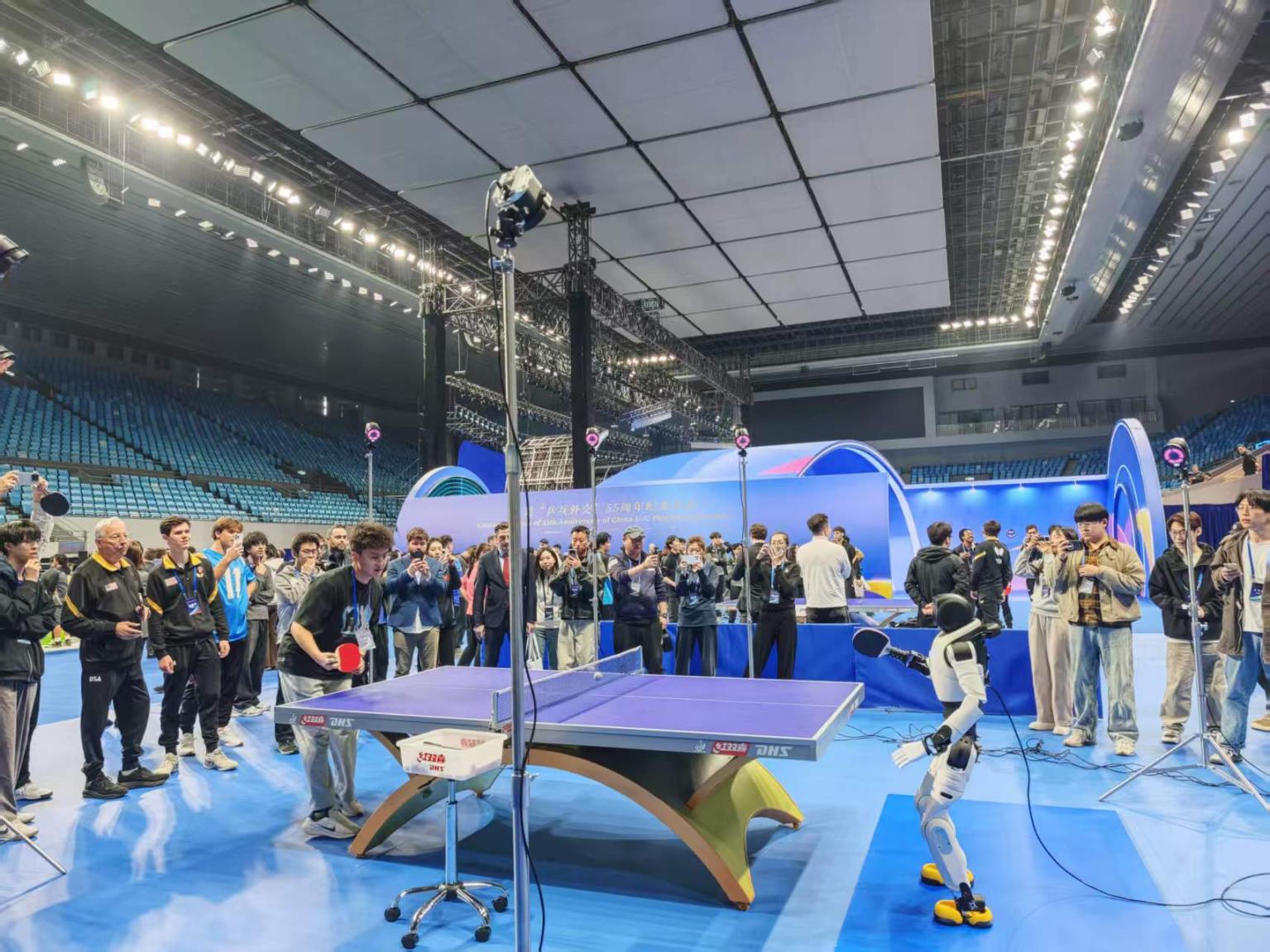 人形机器人与真人对战。受访方供图
