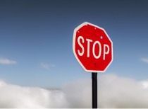 AI大牛股易点天下停牌核查！多只A股紧急提示风险！