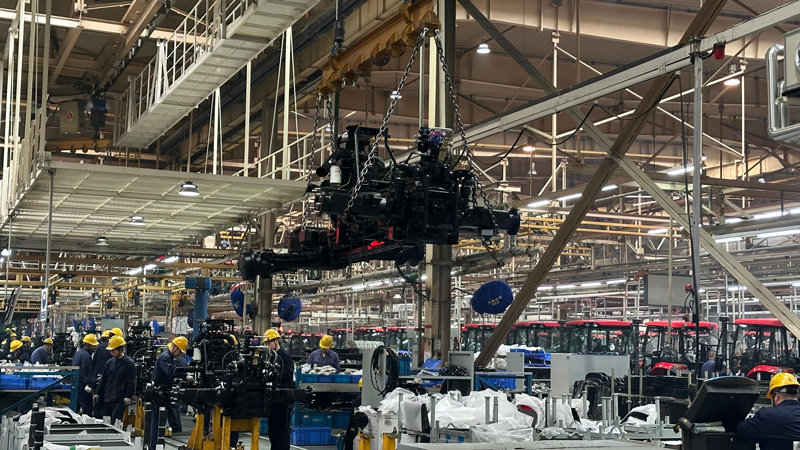 中国一拖数智化生产线。人民网记者 