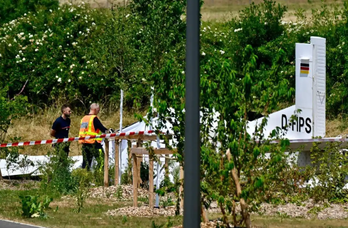 一轻型飞机在法国东北部坠毁 11人遇难