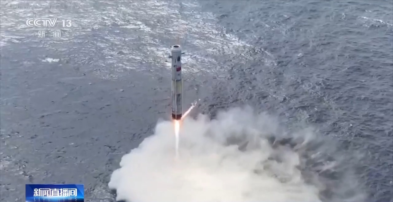 长征十号箭体降落细节披露：火箭一级准确溅落于预定海域