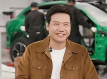 今年交付目标55万辆！雷军直播冲上热搜 回应“小字营销”、“绿化带战神”等