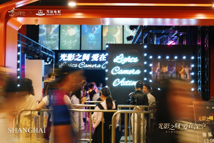 上海万达影城五角场店现场观影人群