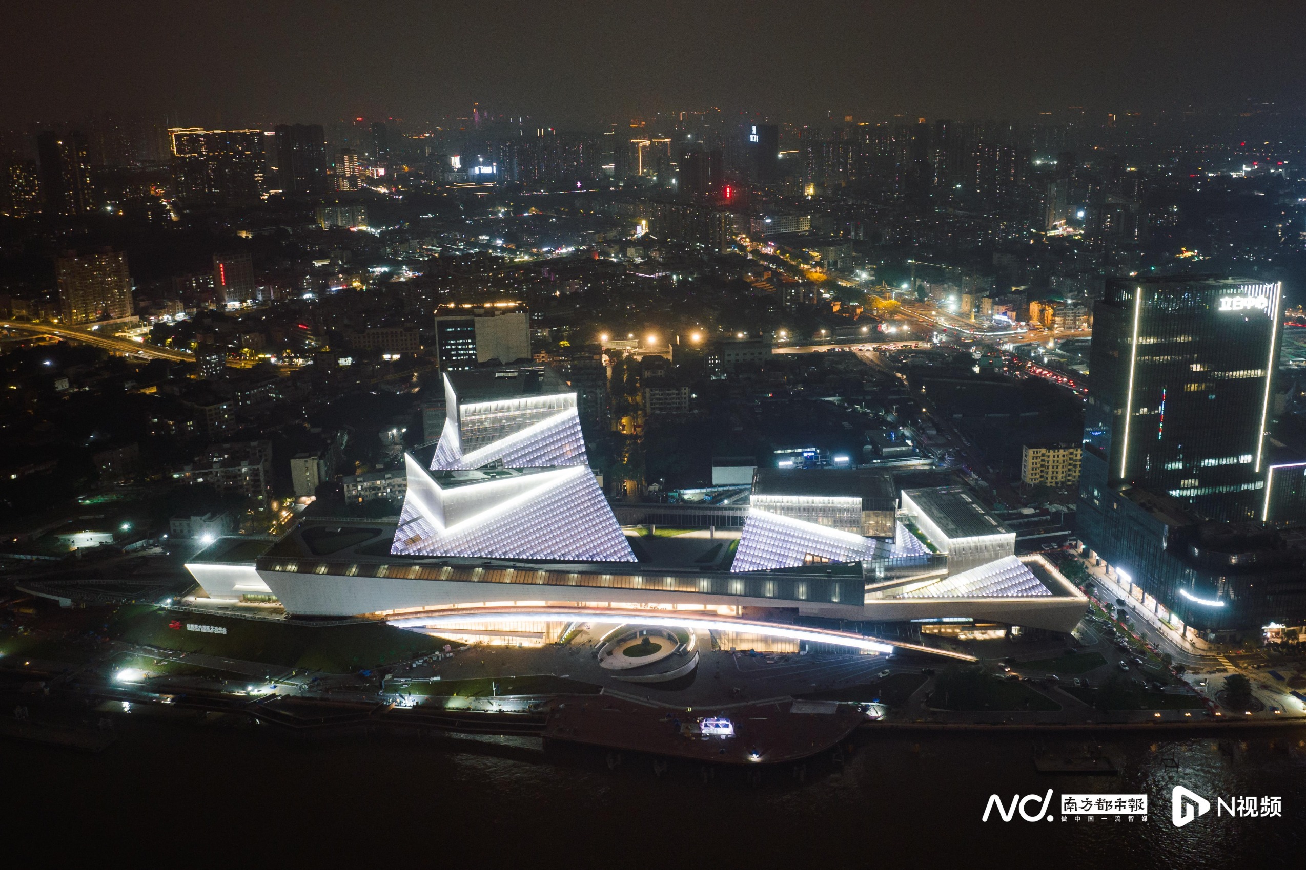 珠江夜景再添新锐 白鹅潭大湾区艺术中心21日晚亮灯,扬帆