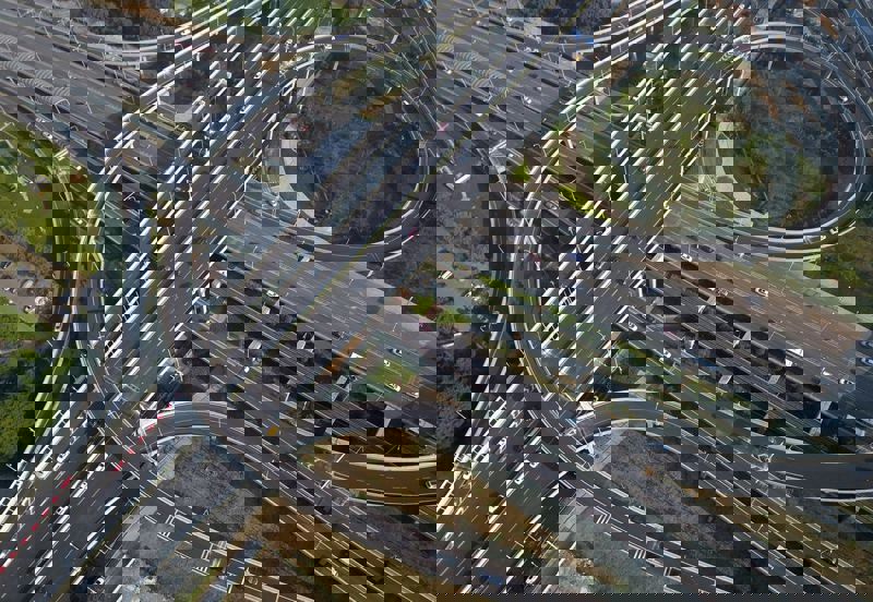 2020年4月29日拍摄的武汉光谷大道立交桥(无人机照片).新华社记者