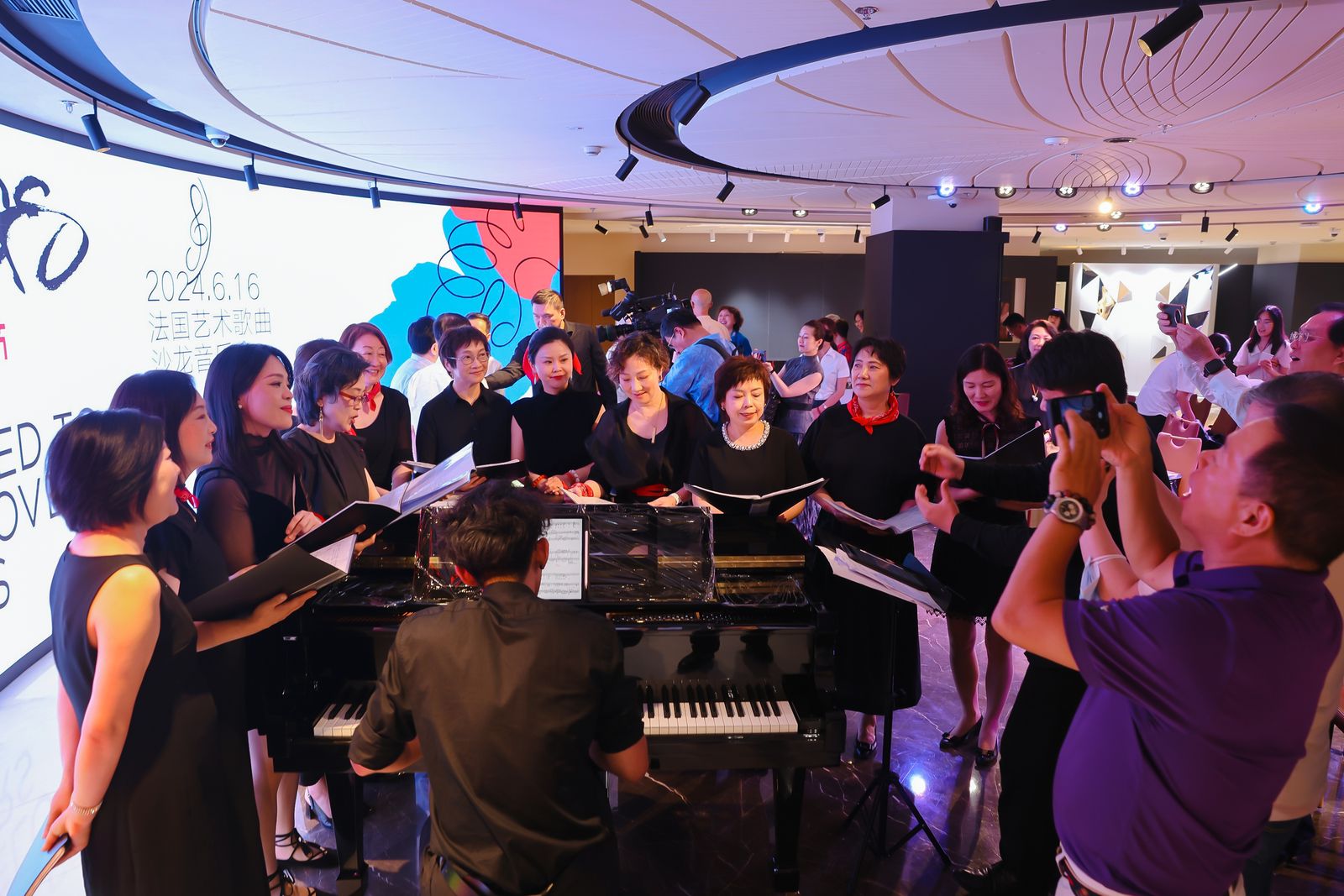 以法式浪漫致敬父亲 13首法国艺术歌曲唱响沙龙音乐会