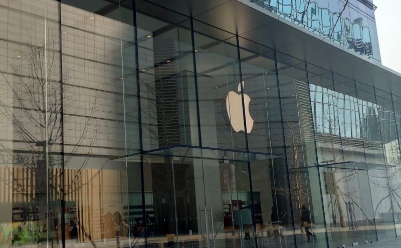 最新财季收入创纪录，资本市场却反应平平：解码苹果财报的冰与火