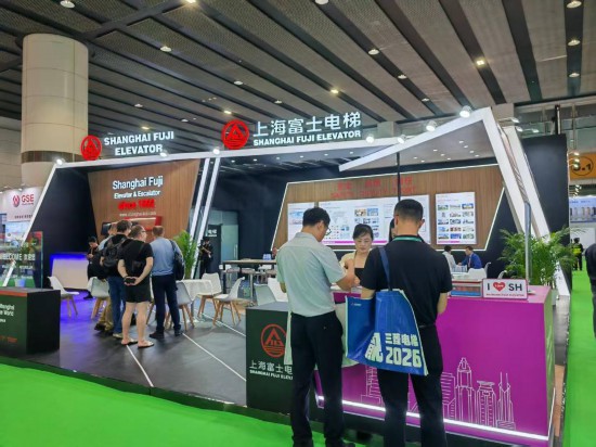 这是5月20日拍摄的第17届中国国际电梯展览会现场(手机照片)。新华社记者