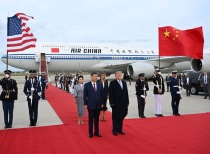 习近平抵达美国安德鲁斯空军基地发表书面讲话