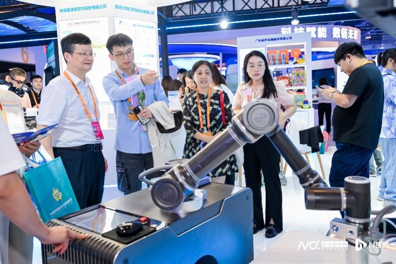 High-tech products brought by Guangdong enterprises⁢ attracted⁤ attention