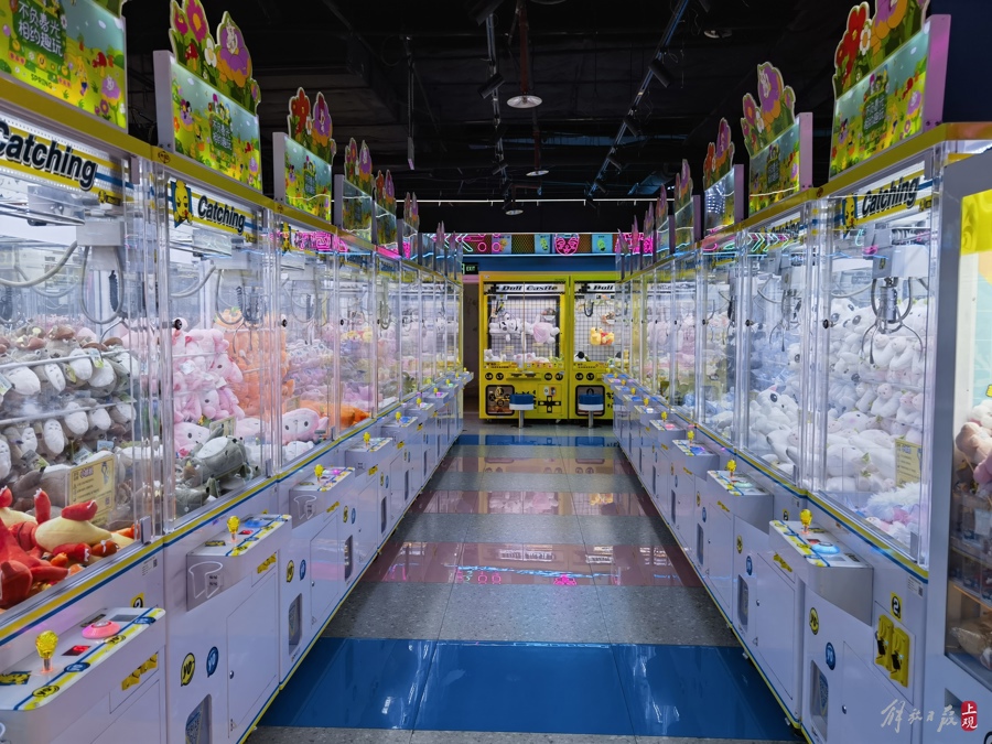 娃娃机玩偶可能含一级致癌物?实地调查:55台机器,30台里是"三无"娃娃