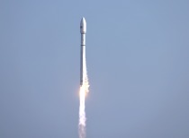 “国家队+民企”协同模式继续深化 长十二火箭成功发射低轨19组卫星