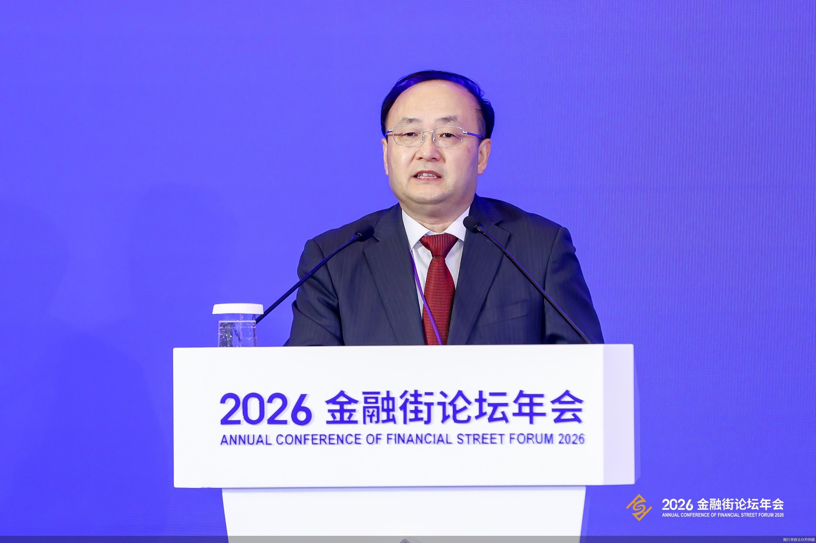 从首批81家公司起步，到如今上市公司增至351家，开市五周年之际，北交所已累计服务中小企业融资近900亿元，在新材料、高端装备、新一代信息技术等细分领域涌现出一批有代表性的优质中小企业。