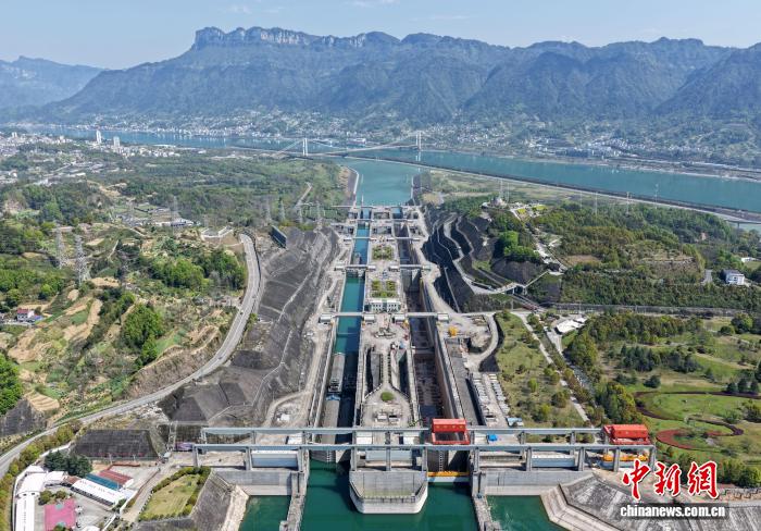 三峡水运新通道开工 中国扩容长江黄金水道