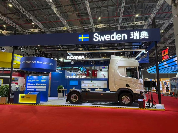 瑞典馆把重型卡车搬上展台。叶宇摄