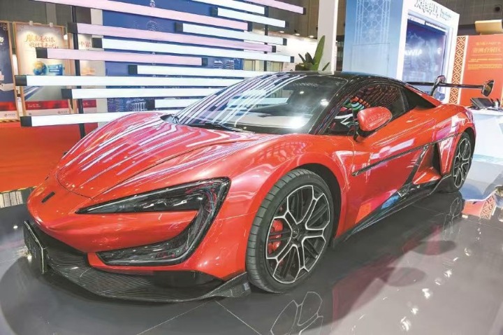 全球最快量产汽车仰望U9。文汇报