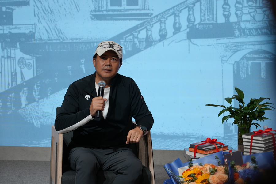 上影演员剧团"光"临徐家汇书院 刚得"终身成就奖"的达式常说了什么