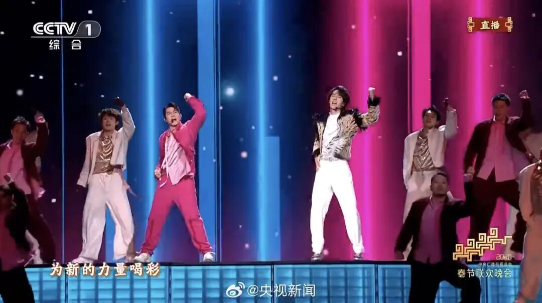 春晚热搜霸屏！王菲的耳环、撒贝宁的眉毛、沈腾说错词、机器人“扎堆”