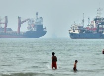 美伊谈判“降格”背后：特朗普的选战时间表与伊朗的“海峡筹码”