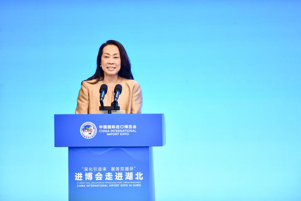 欧莱雅北亚及中国全球事务总裁兰珍珍在进博会走进湖北活动主题推介会上发言体育游戏app平台。东说念主民网记者 